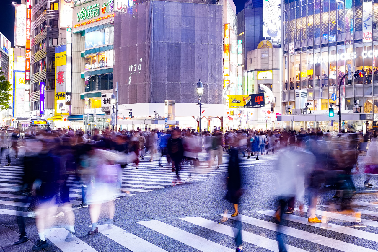 渋谷の夜の歩行者